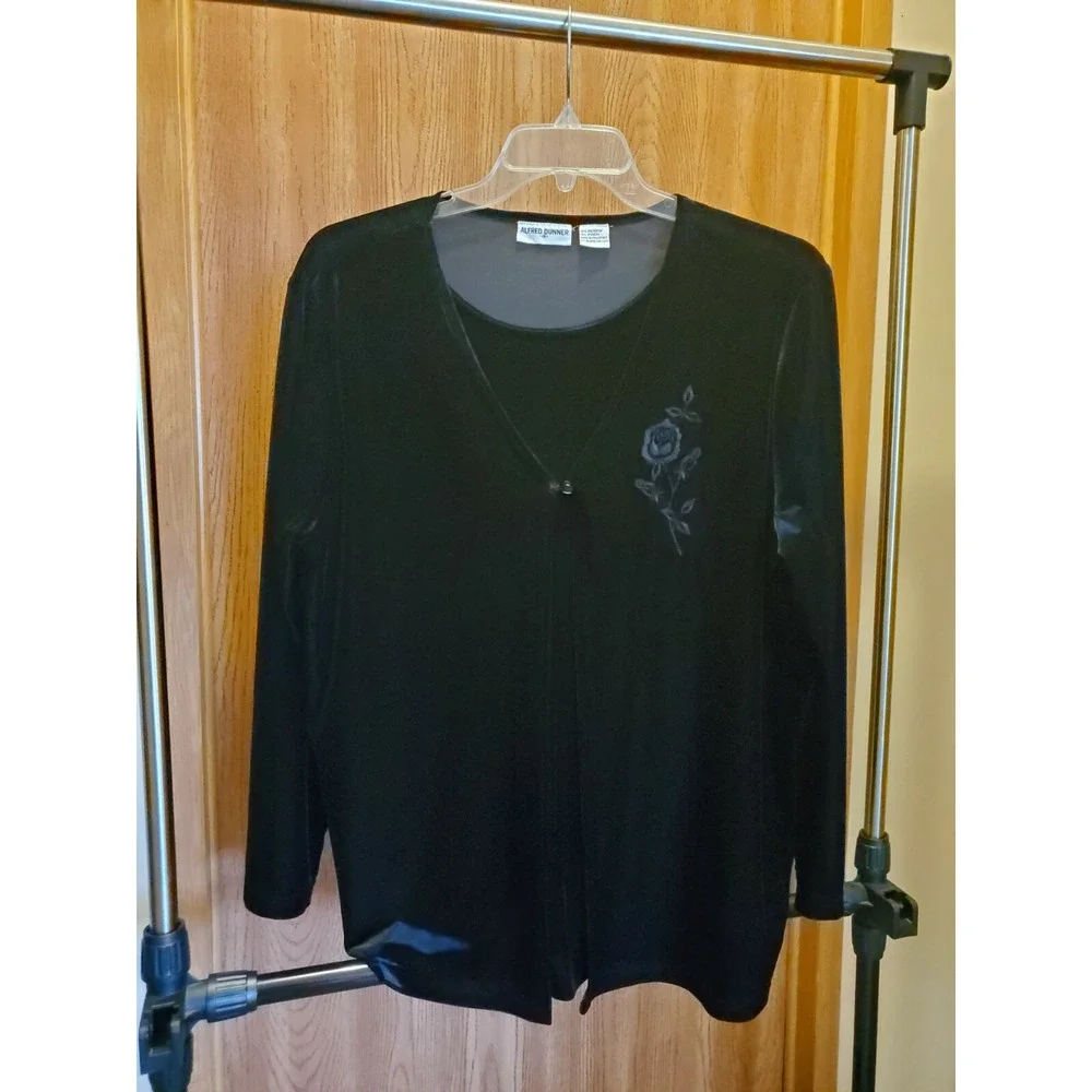 Alfred Dunner 18 Christmas 2 piece sweater set Top Black embroidered rose long s
